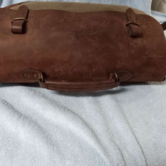 The Territory Ahead heavy leather messenger/Computer bag-Carry on w/adjustable …